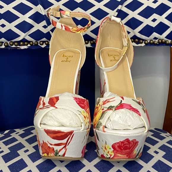 White floral high platform heel ankle strap wedge sandals Sz 10 shoe dazzle - Picture 8 of 9
